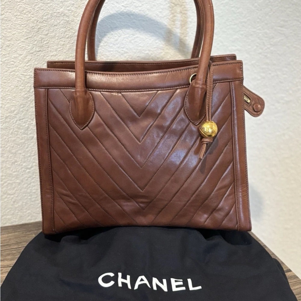 CHANEL Quilted Brown Leather Vintage Shoulder Bag 1990s Collection - Picture 3 of 16